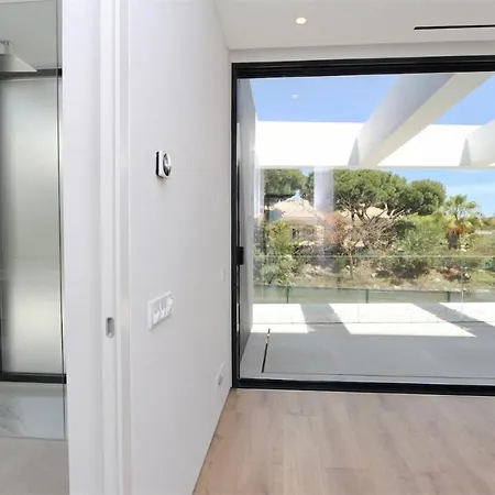 Villa Onesixone-cleverdetails, Luxury Villa, Sleeps 8 Adults 2 Children, Private Pool And Jacuzzi Vilamoura
