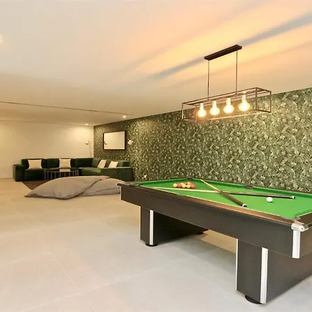 Onesixone-cleverdetails, Luxury Villa, Sleeps 8 Adults 2 Children, Private Pool And Jacuzzi *